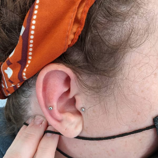 Laura Stone Beautician & Body piercer