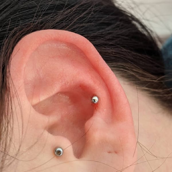 Laura Stone Beautician & Body piercer