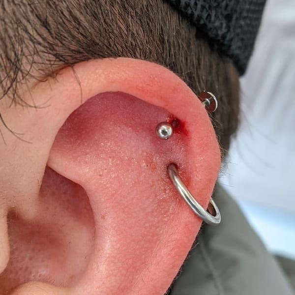 Laura Stone Beautician & Body piercer